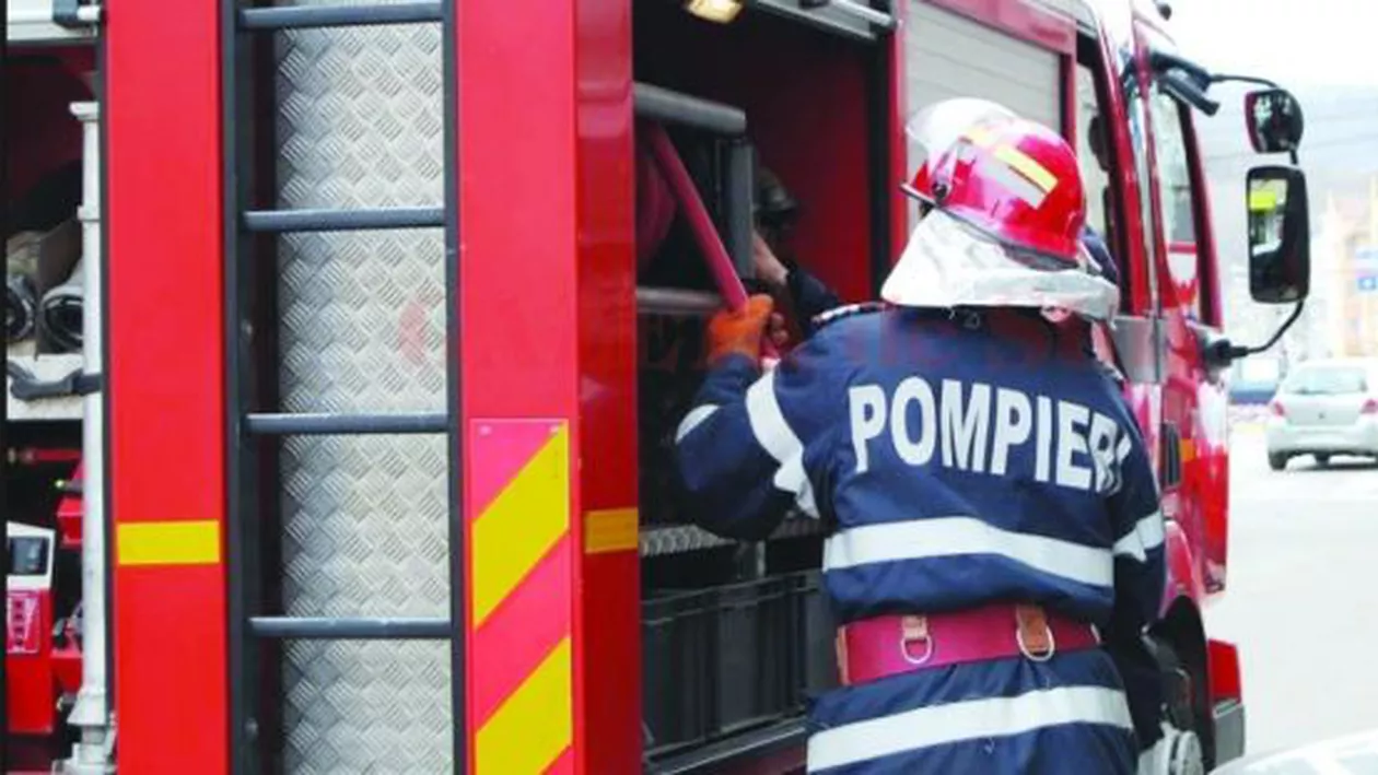 INCENDIU la marginea Bucureștiului: 4 autospeciale intervin la fața locului (FOTO)