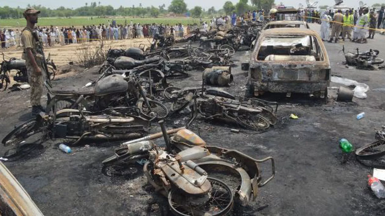 Tragedie în Pakistan: 153 de oameni morți în urma unei explozii (VIDEO)