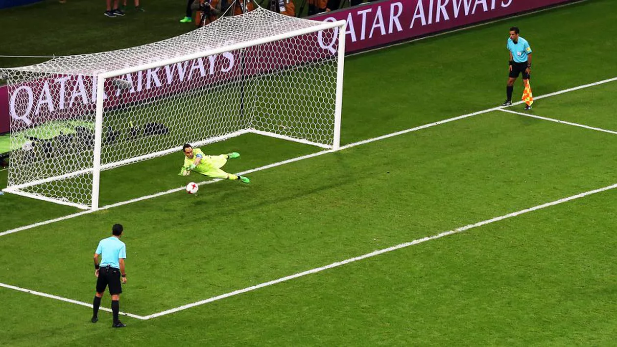 Claudio Bravo, EROU național. Cum a reușit să RÂDĂ de trei adversari la penalty-uri (VIDEO)