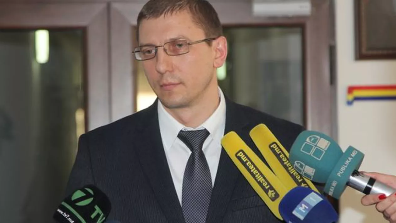 INCREDIBIL: Șeful Anticorupției a fost pus LA PĂMÂNT! (FOTO)