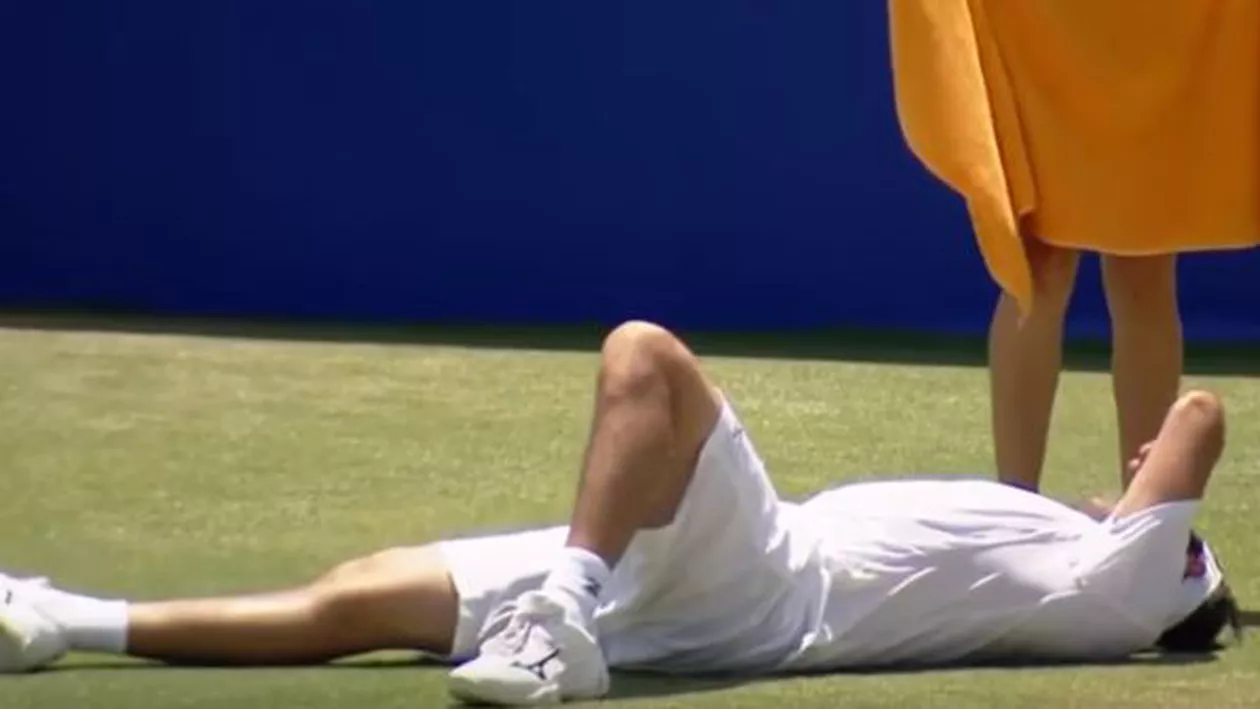 La un PAS de tragedie. Un tenismen a căzut pe teren în timpul meciului (VIDEO)
