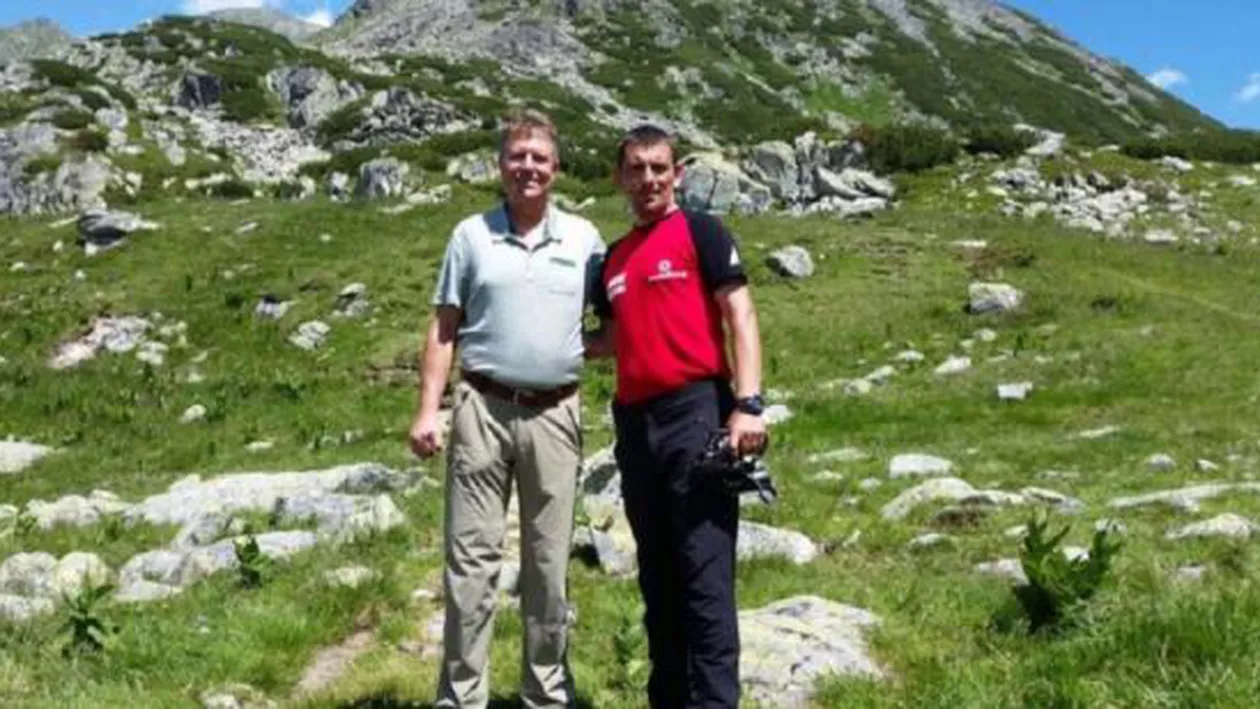 Familia Iohannis a fugit de caniculă în Munţii Retezat (FOTO)