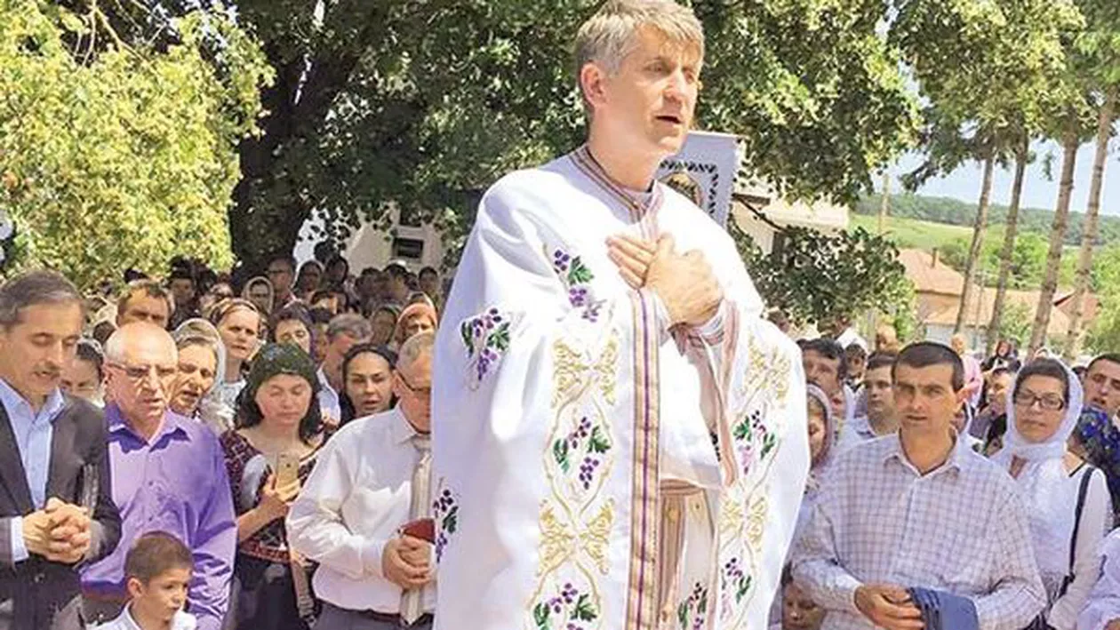 Doamne, ocrotește-i pe români! POMOHACI, APLAUDAT la scenă deschisă în primul concert de la începerea SCANDALULUI SEXUAL în care e implicat