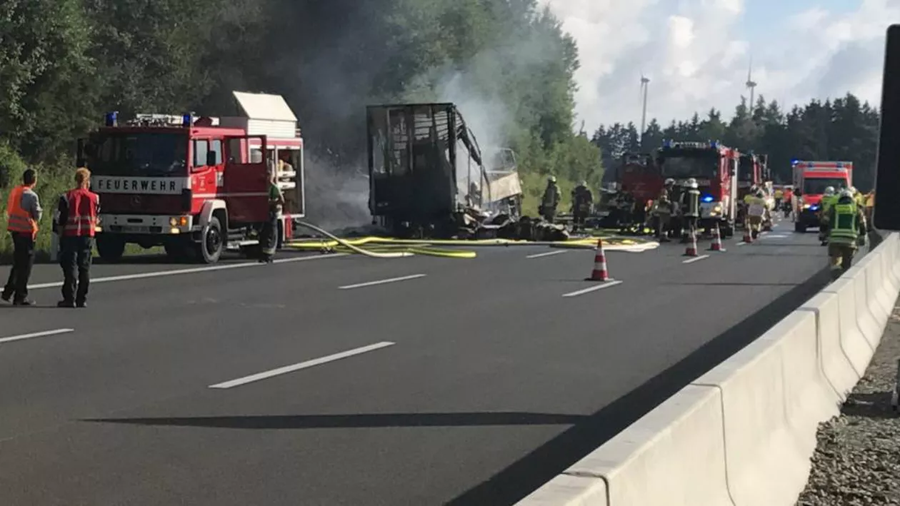 Impact devastator: 18 persoane au murit într-un accident rutier extrem de grav (FOTO)