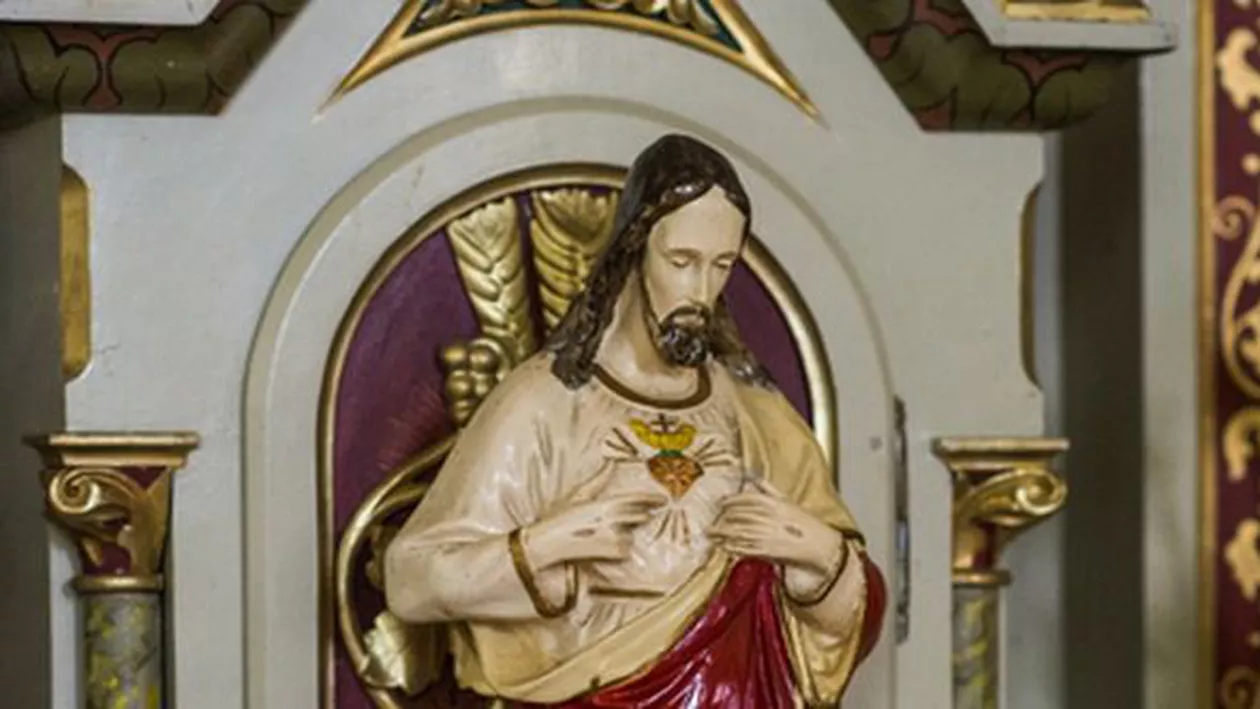 ALCOOL și CHIPSURI în numele lui IISUS: Metode NEMAIÎNTÂLNITE la o SLUJBĂ RELIGIOASĂ