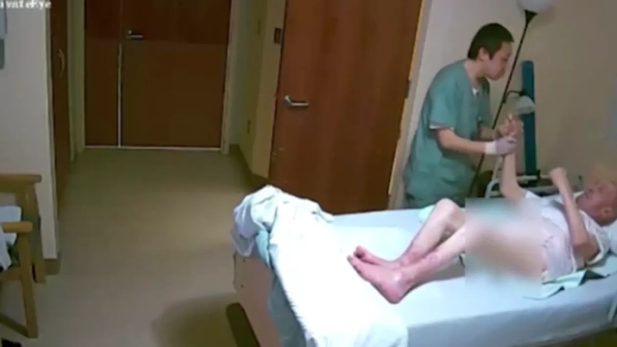Un pacient cu demență, lovit cu brutalitate de asistentul medical (VIDEO)