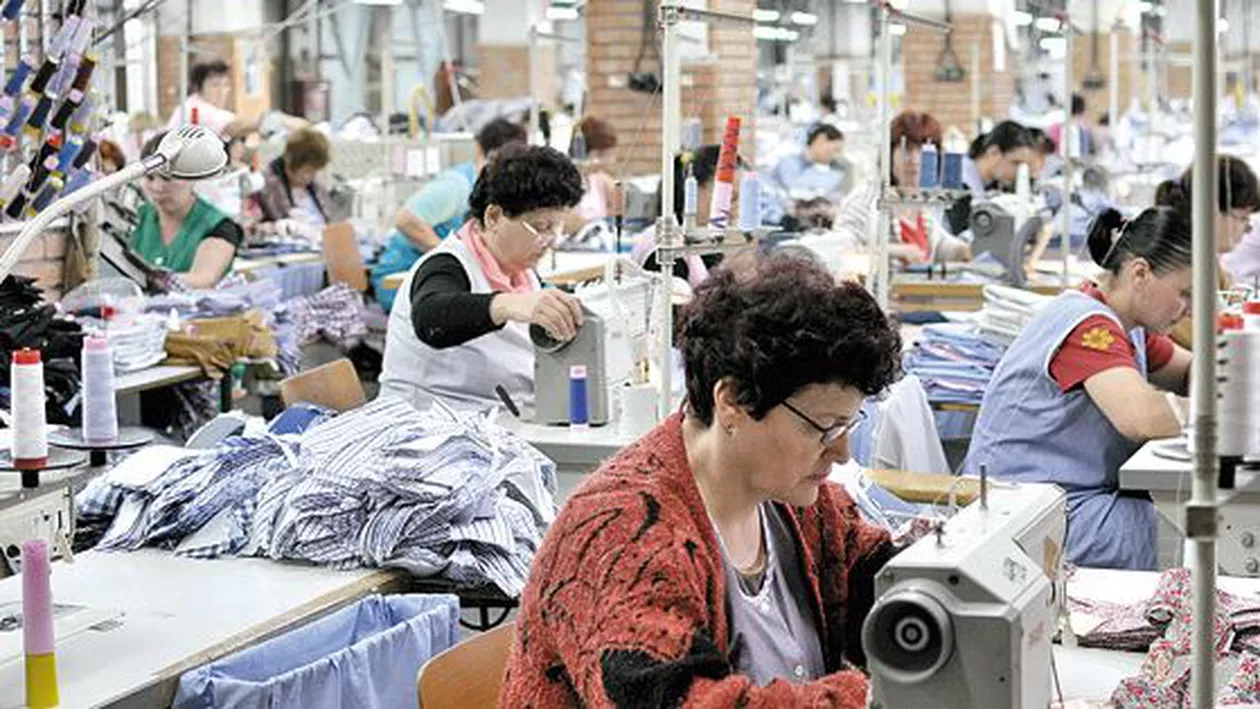 Mai multe companii mari amenință cu închiderea fabricilor în cazul în care salariul minim va crește