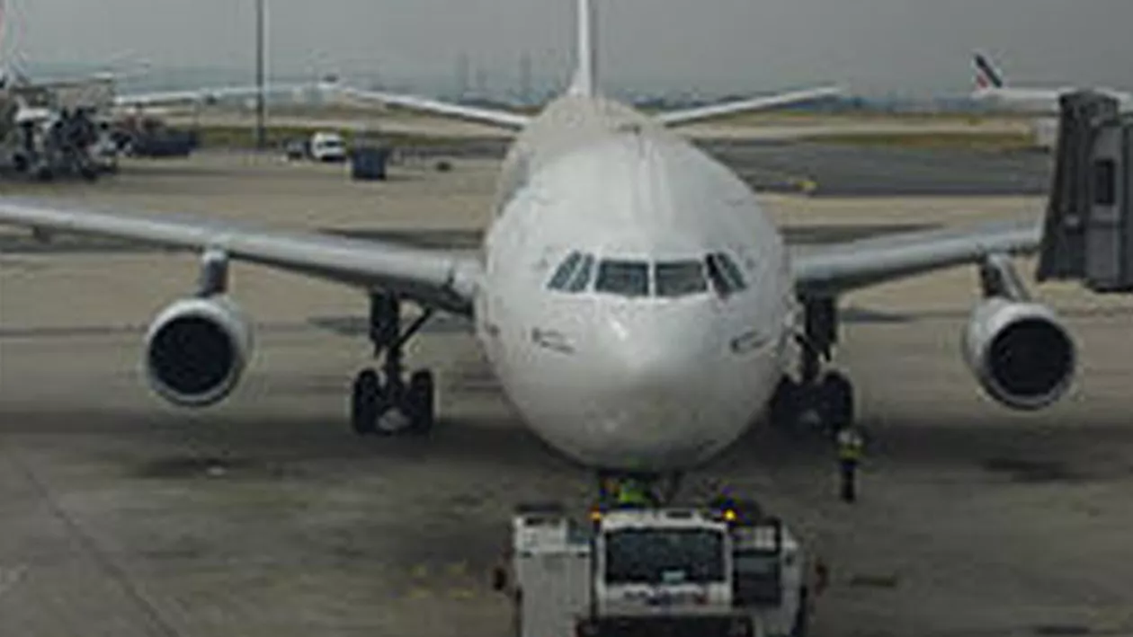 SUA: Trei persoane, RĂNITE într-un INCIDENT la bordul unui avion