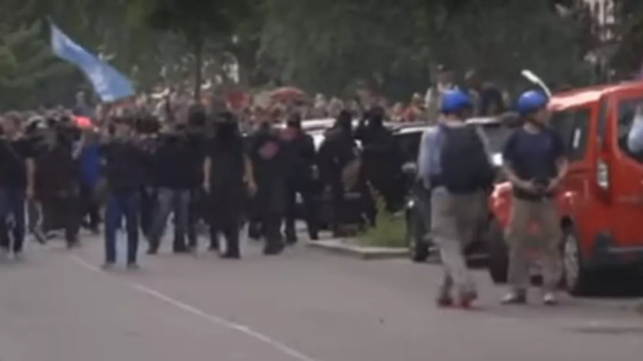 Noi proteste violente la Hamburg în timpul summitului G20: Peste 150 de agenți ai forțelor de ordine au fost răniți (VIDEO)