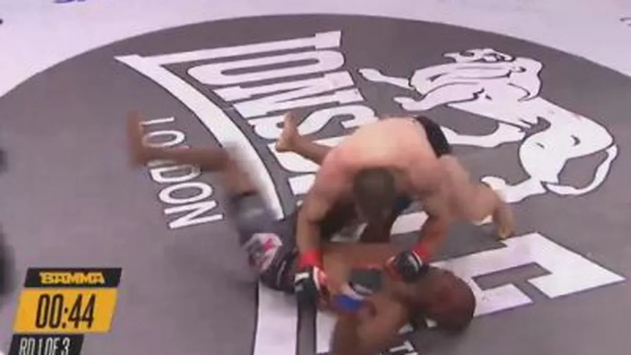 Mare bucurie pentru Ion Pascu! Luptătorul român, care se antrenează cu McGregor, și-a nimicit adversarul (VIDEO)