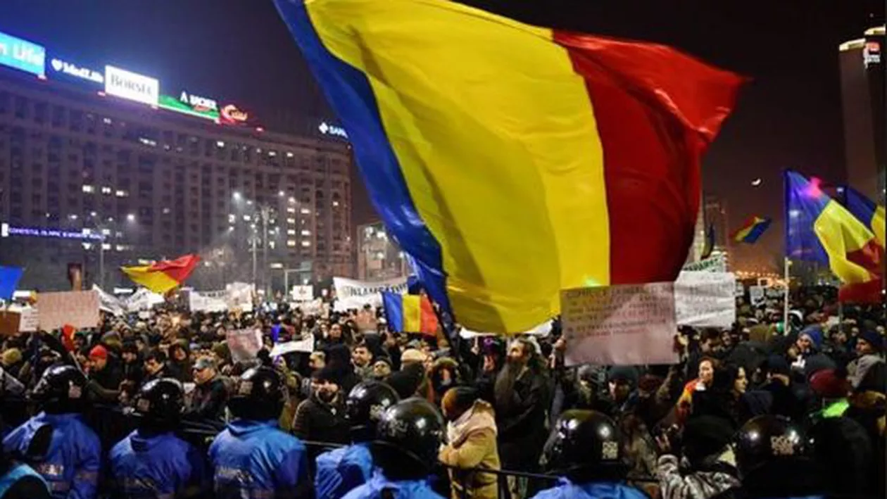 PROTESTE duminică în Capitală și alte orașe din ȚARĂ:  NU vrem sa fim o nație de hoți. Primăria Capitalei INTERZICE marșul (FOTO)