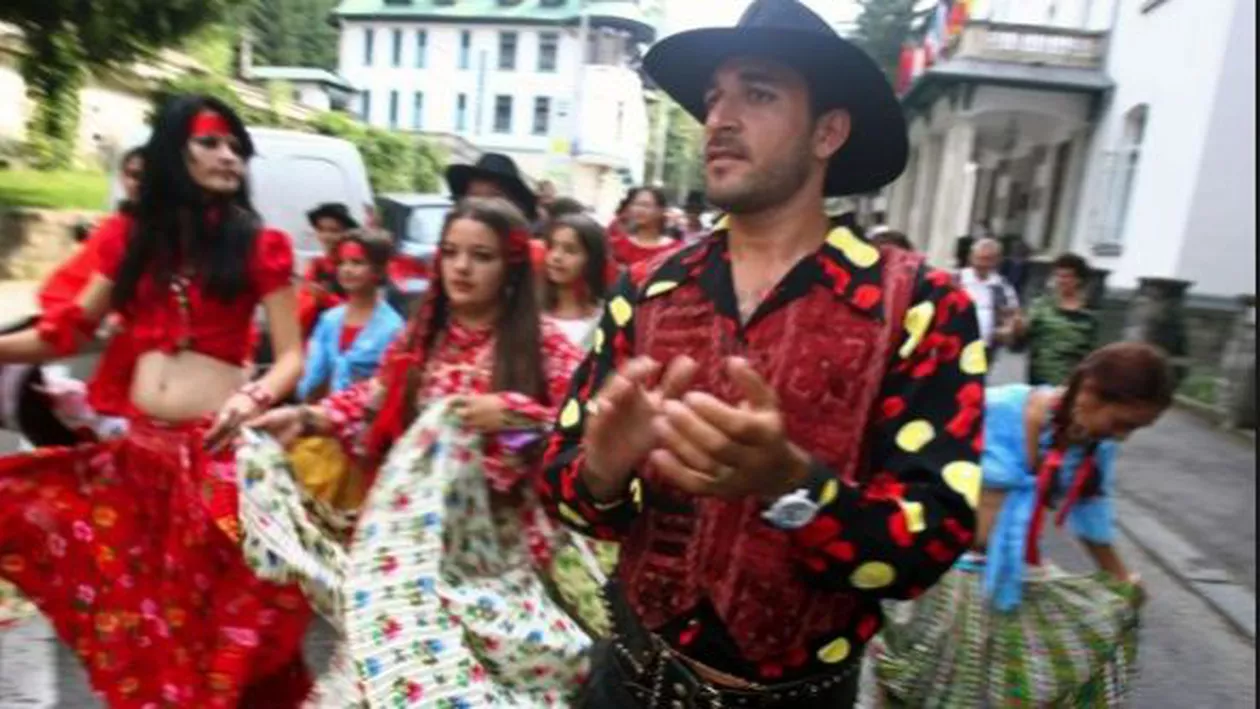 Americanii, furioși pe imigranții din România: Decapitează găini și își fac nevoile în public (VIDEO)