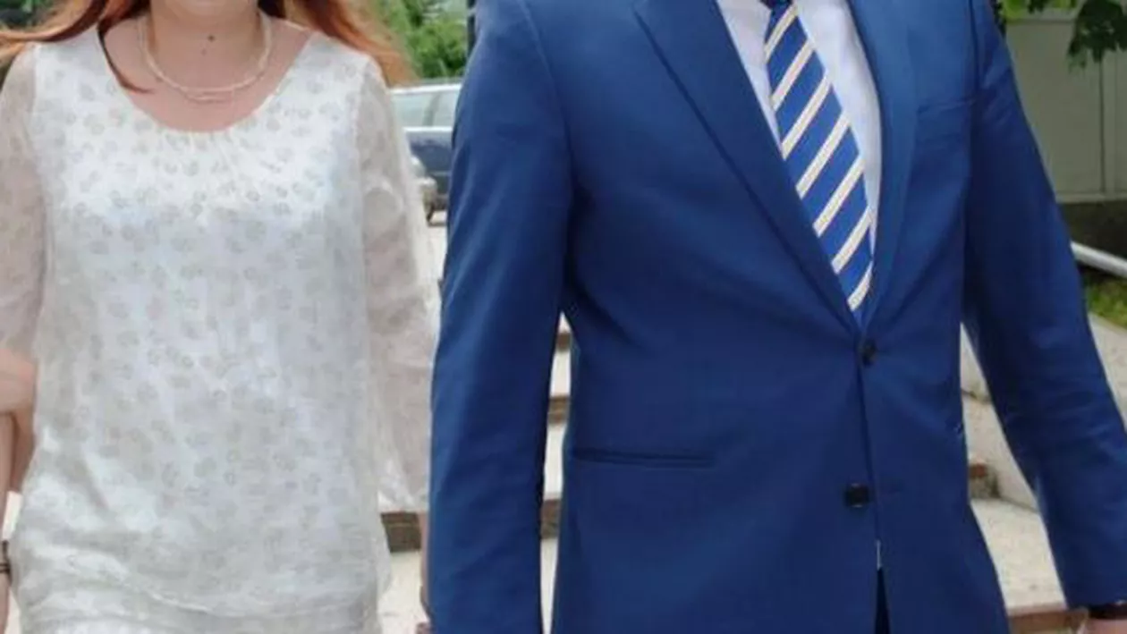 S-a rupt lanțul de iubire: EUROPARLAMENTARUL care a DIVORȚAT de nevastă și județ! (FOTO)