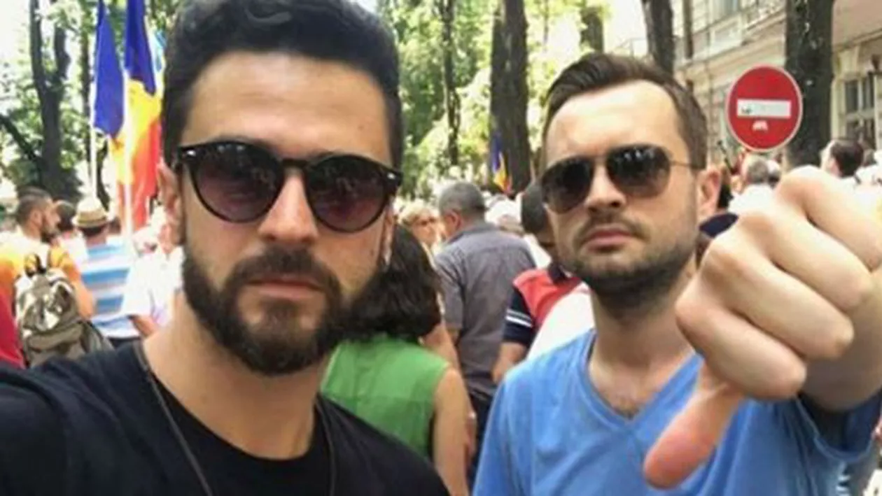 “Republica Moldova a alunecat la un pas de o veritabilă Coree de Nord”. Cătălin Josan PROTESTEAZĂ în fața Parlamentului moldovean (FOTO)