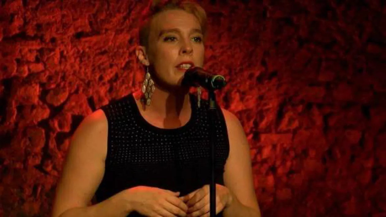 ȘOCANT! O cântăreață din Franța a murit pe scenă în timpul unui concert!