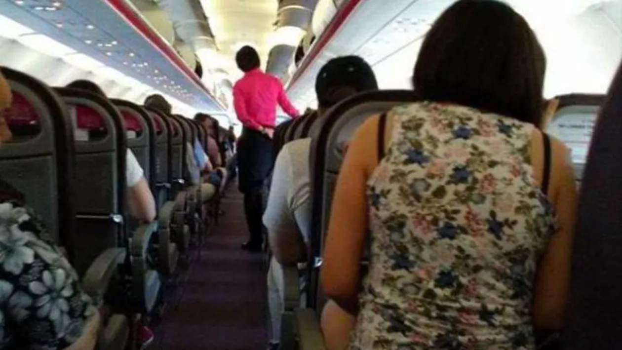 Scaun FĂRĂ SPĂTAR într-un avion Wizz Air: Reacția companiei (FOTO)