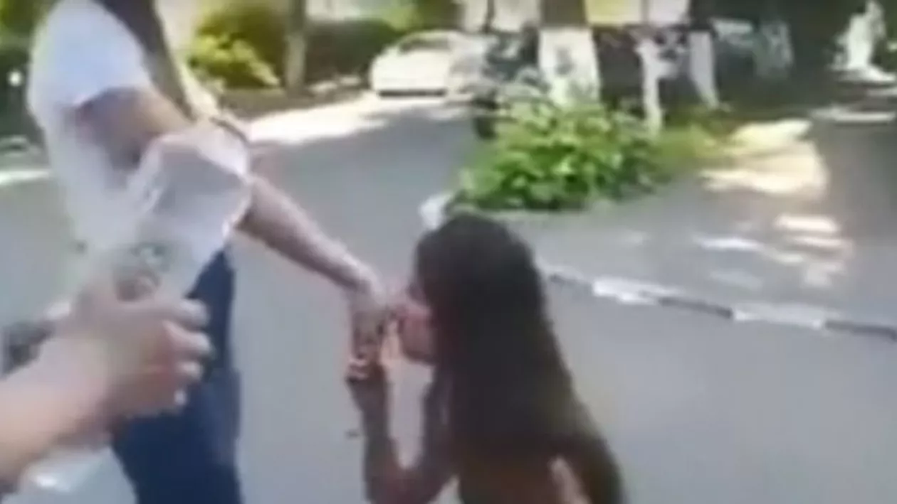 Eleva din Ploieşti, bătută şi umilită de două colege, ia lecţii de ARTE MARŢIALE (VIDEO)