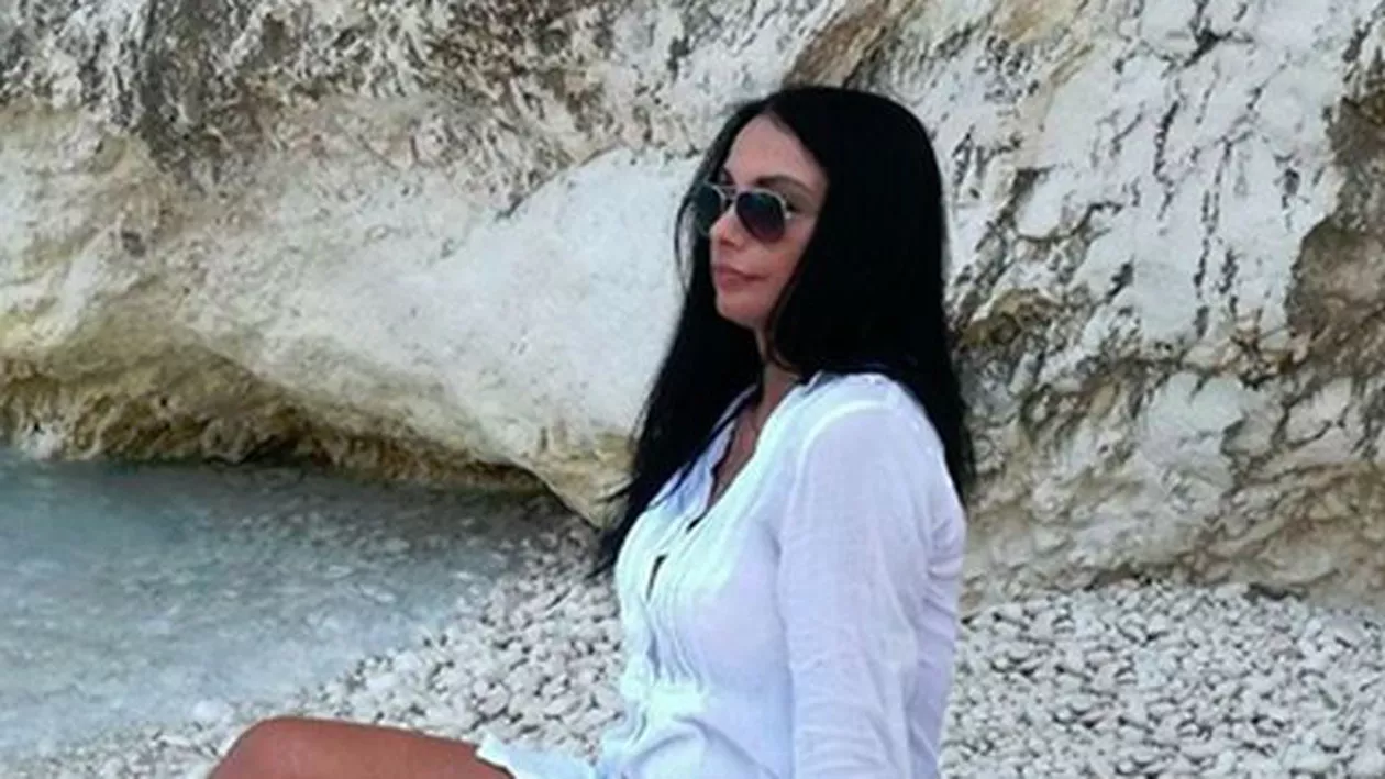 Sex-simbolul PMP, poze incendiare de la plajă! (FOTO)