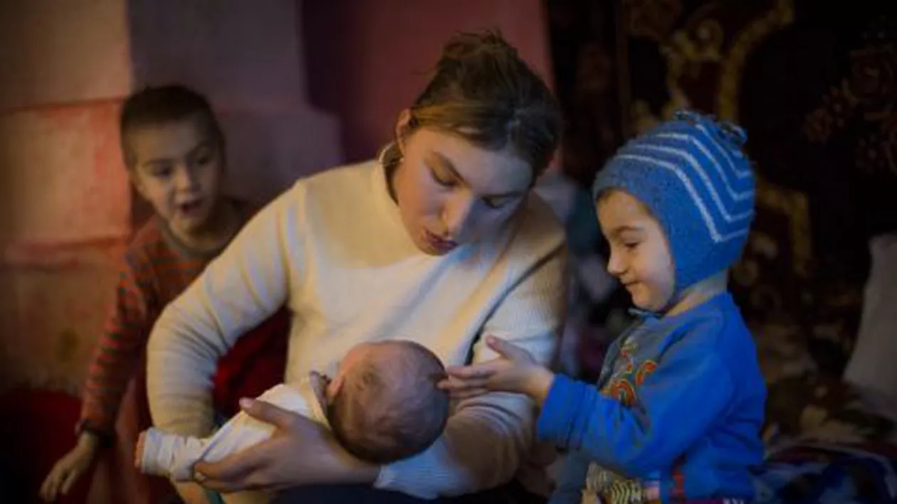 Bărbatul a plecat în străinătate și și-a lăsat soția în casa părinților. Ce s-a întâmplat