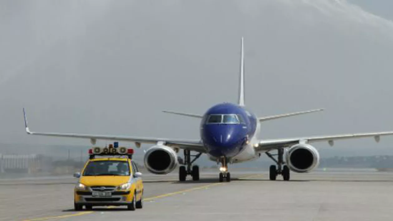 Pneul unei aeronave de la Air Moldova s-a spart în timpul aterizării (FOTO)