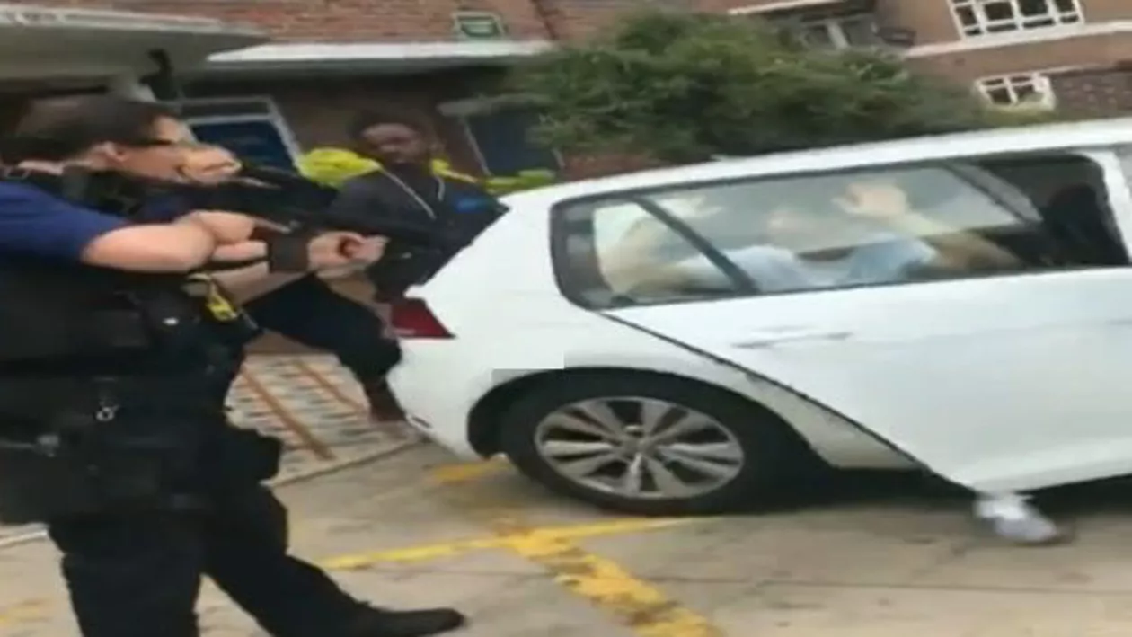 Scene scandaloase la Londra: Poliția britanică, acuzată că folosește forța excesivă în trafic (VIDEO)