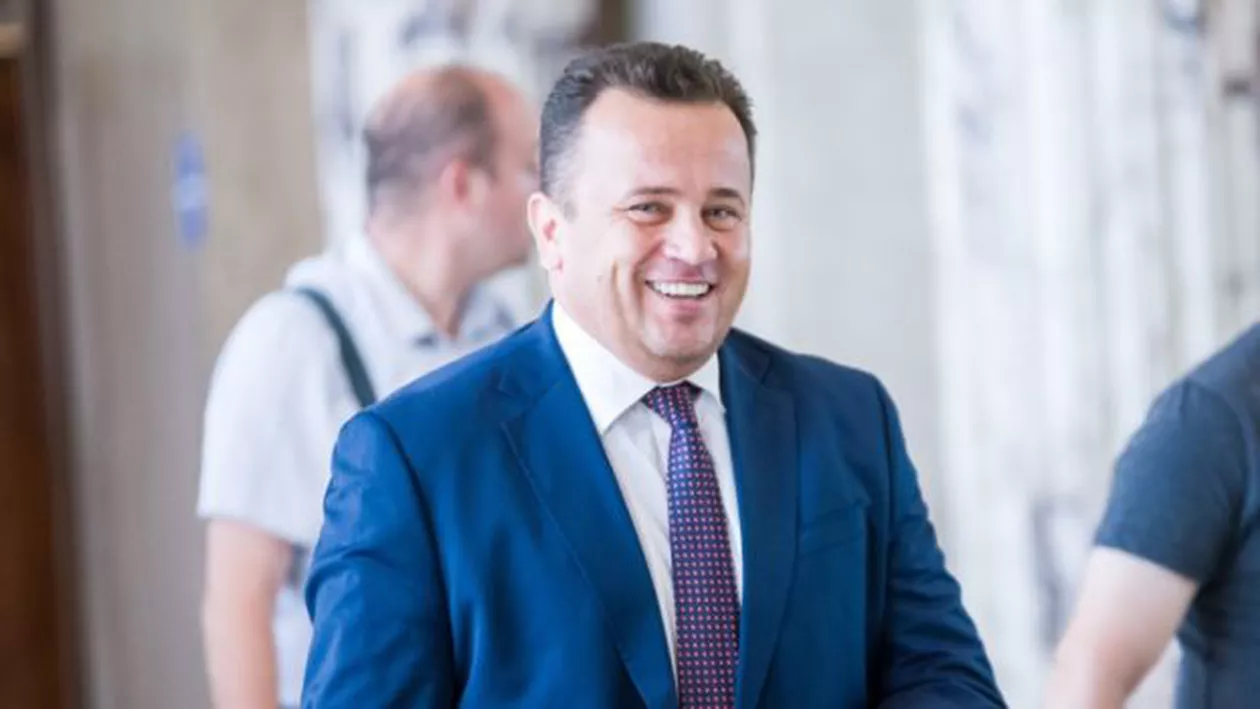 Aberația zilei: Ministrul Educației Liviu Pop vrea manual de sport