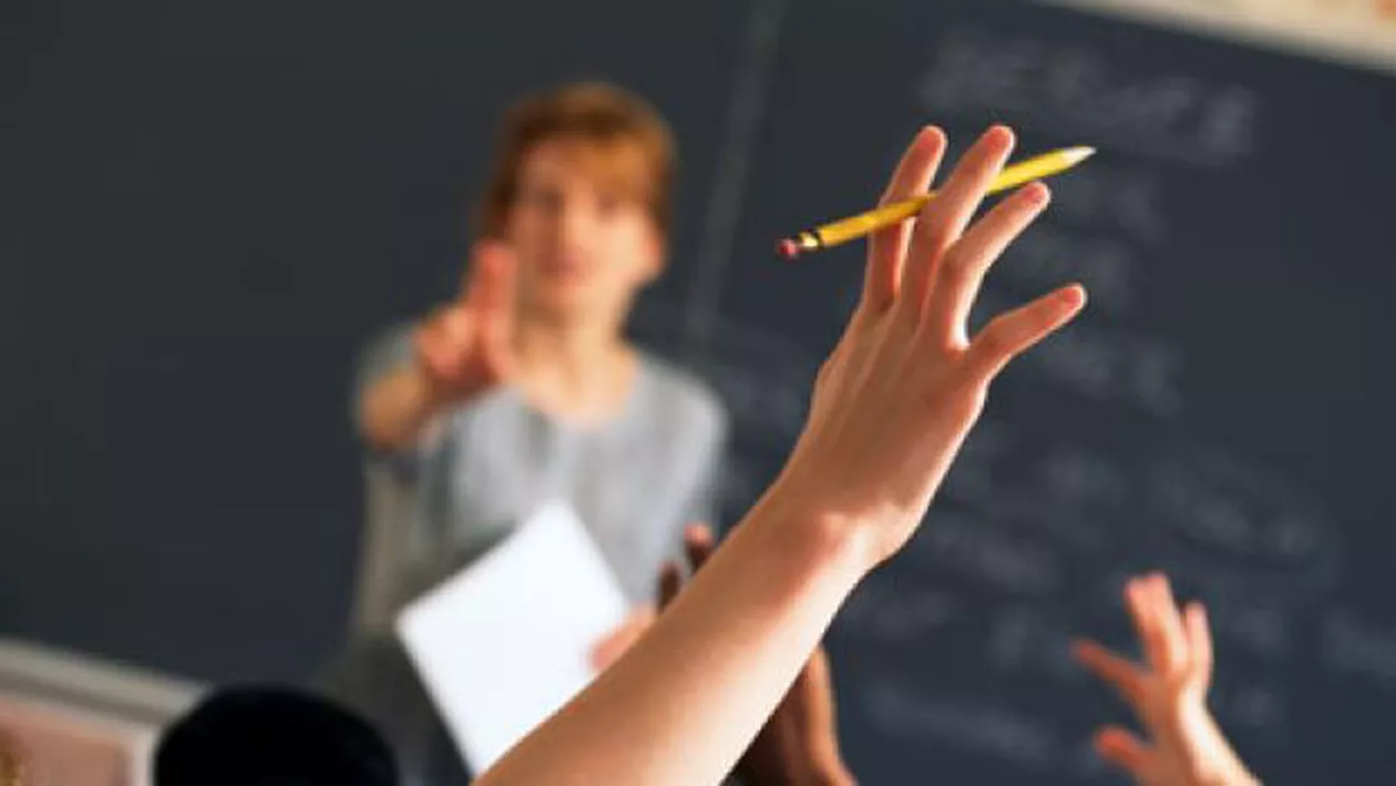 Cât câștigă un profesor universitar la început de carieră