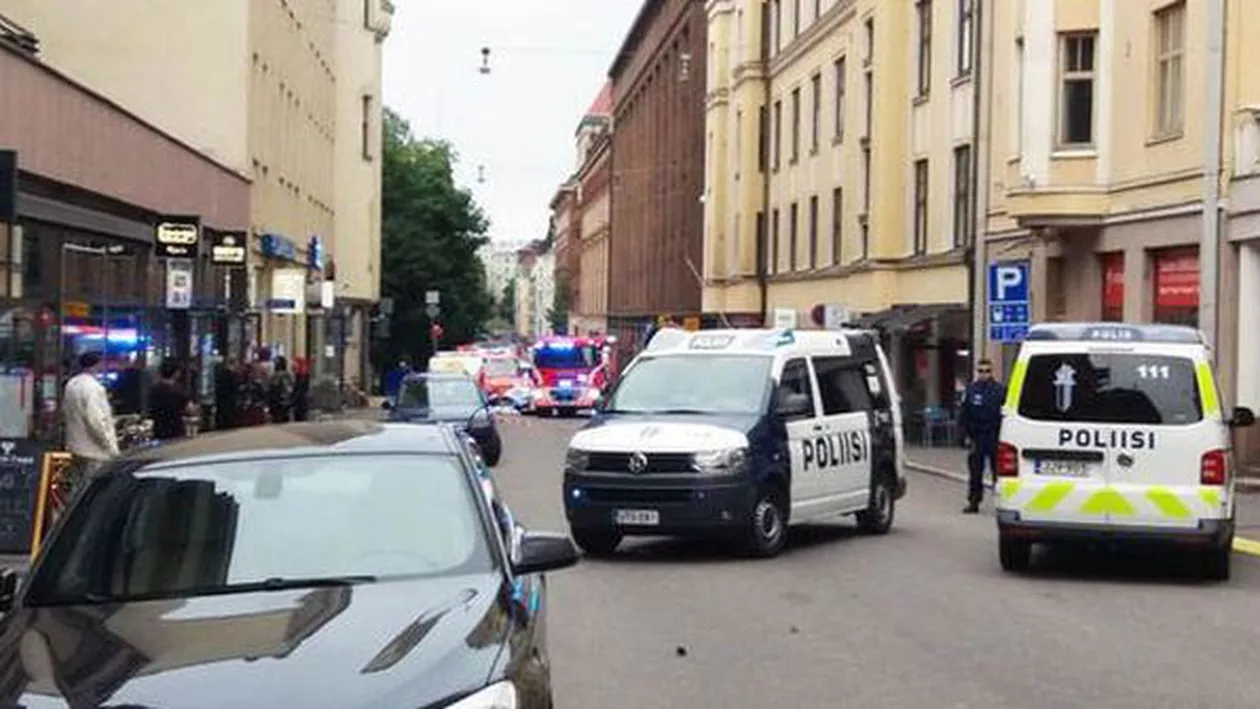 SCENE DRAMATICE în Finlanda: O mașină a intrat într-un grup de pietoni (VIDEO)
