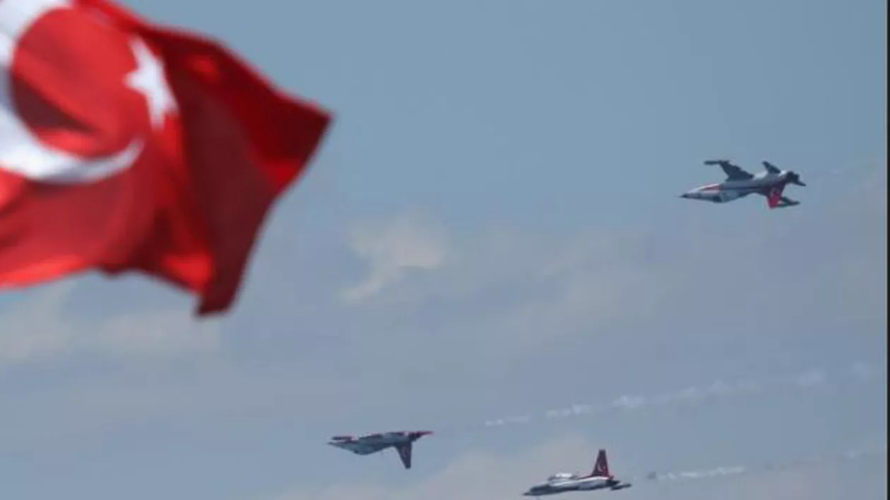 Lovituri aeriene în Turcia și Irak