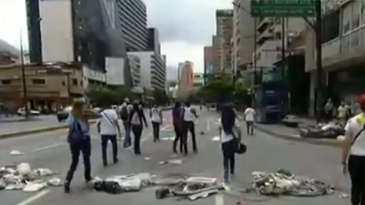 Alegeri însângerate în Venezuela: Confruntări violente între contestatarii lui Nicolas Maduro şi forţele de ordine (VIDEO)