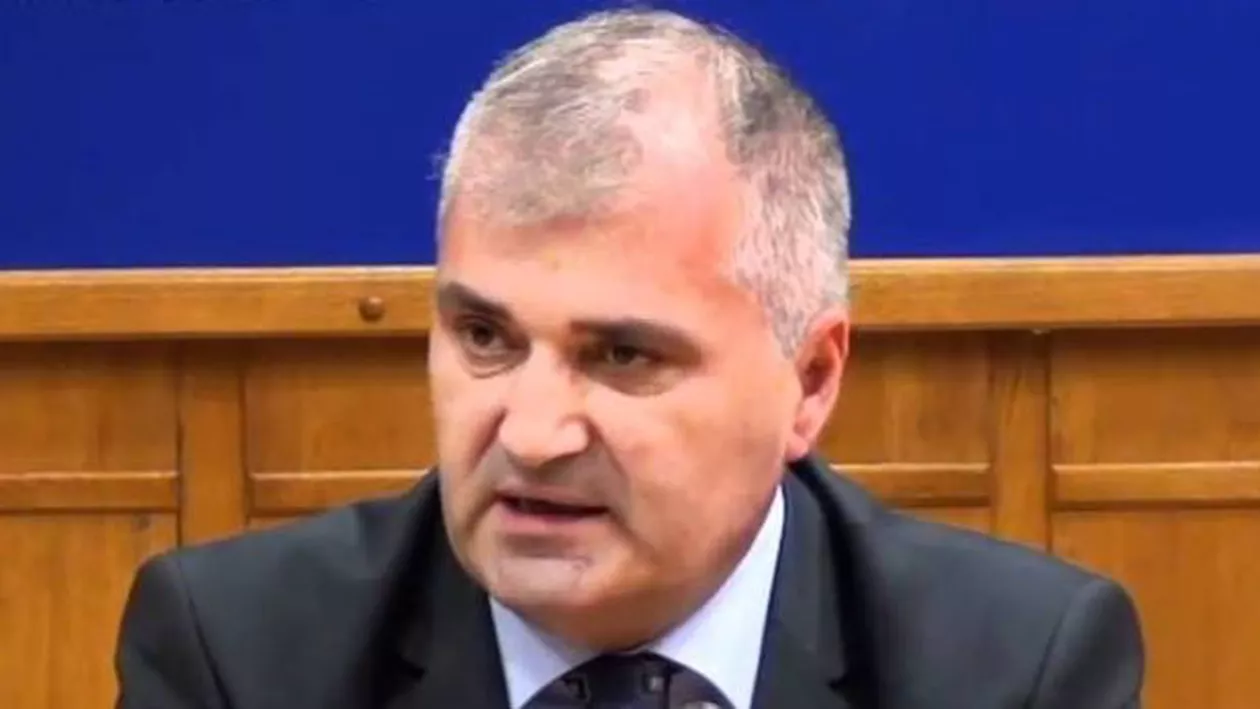Consilierii de la CJ Argeș și-au votat salarii de mii de lei într-o ședință cu ușile închise: Șeful CJ va primi 13.000 de lei pe lună