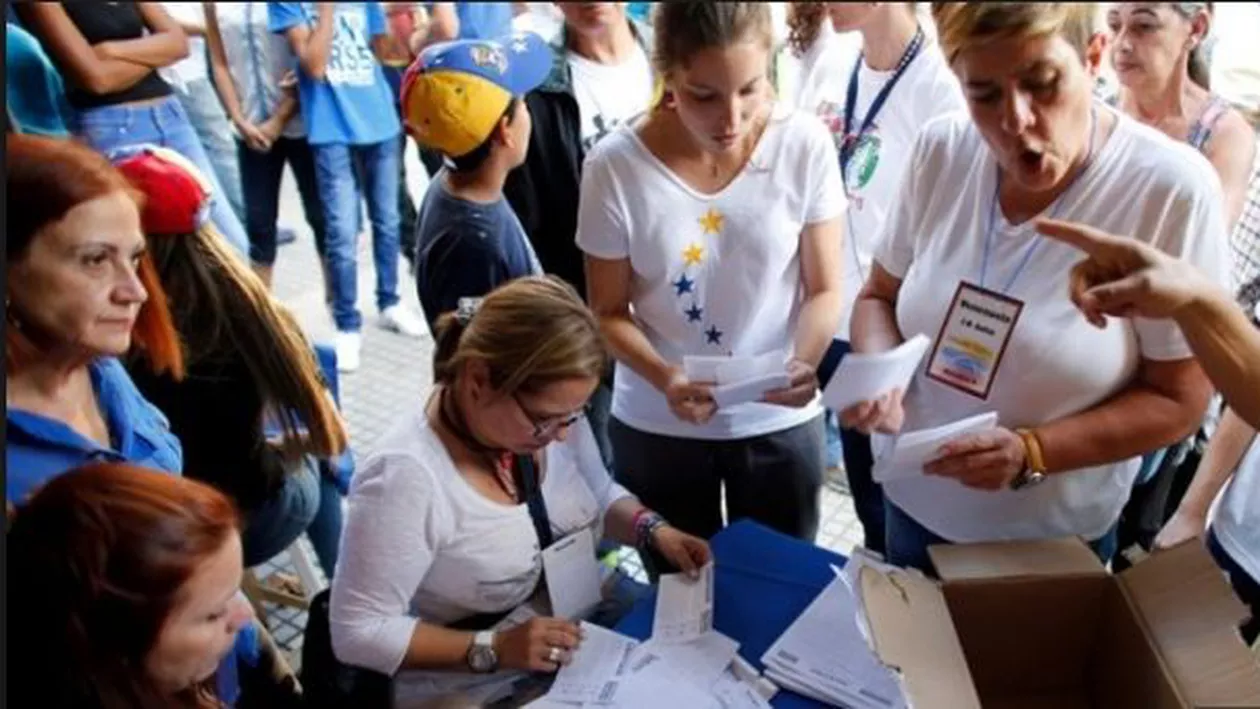 Suspiciuni de fraudă la alegerile din Venezuela: La ora 17.30 votaseră 3,7 mil. persoane, 8,1 mil. votanți la închiderea urnelor