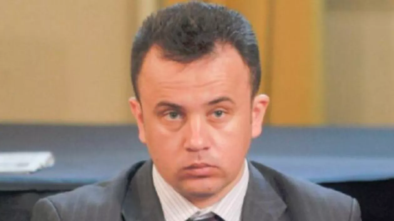 FĂRĂ telefoane mobile în timpul orei. Ministrul Pop "genunche" vrea "eficientizarea" procesului educativ