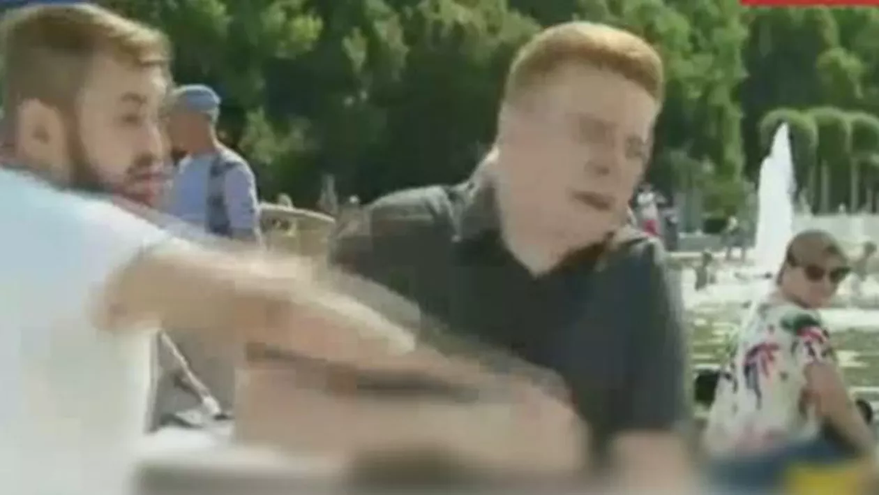 Reporter LOVIT în plină figură în timpul unei transmisiuni live (VIDEO)