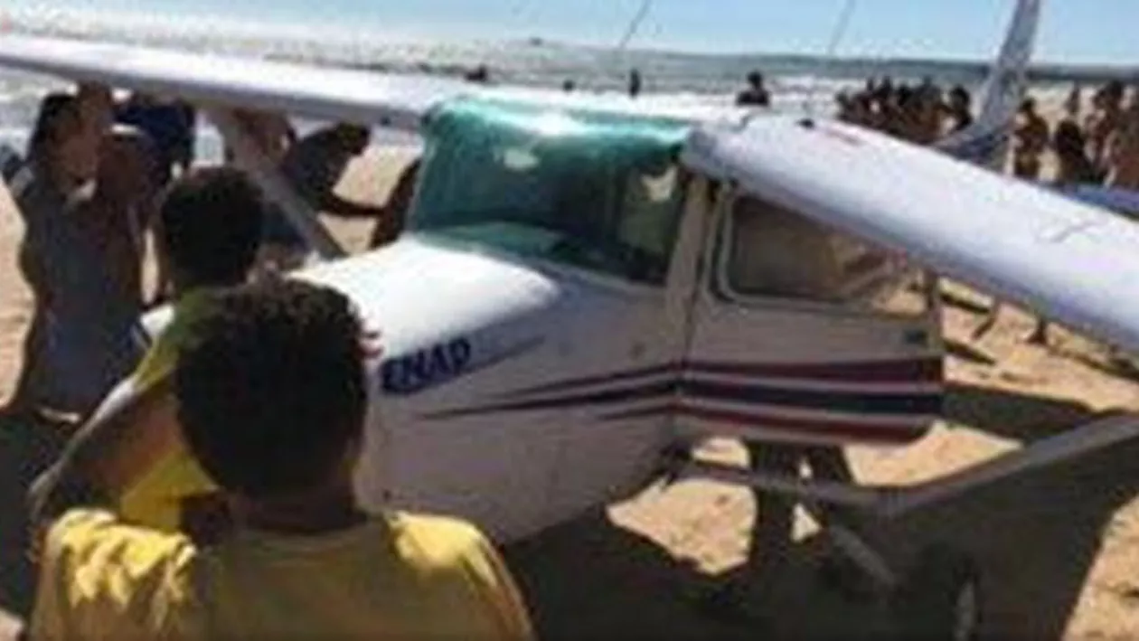 TRAGEDIE în Portugalia: Doi oameni au murit loviți de un avion pe o plajă (VIDEO)