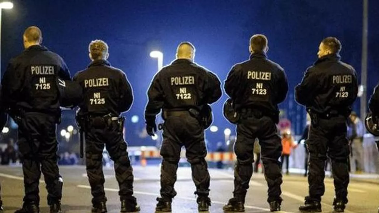 Germania: 1 mort și 12 răniți după ce mai multe mașini au intrat în mulțime