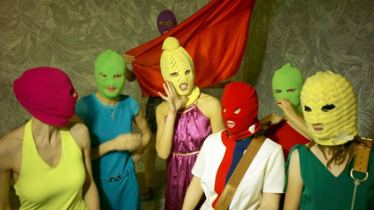 Două din membrele trupei Pussy Riot, au fost arestate din nou de autoritățile ruse (FOTO)