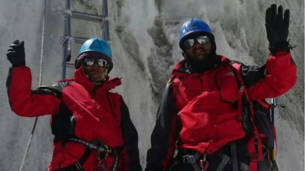 Doi polițiști indieni au fost demiși fiindcă au mințit că au cucerit vârful Everest