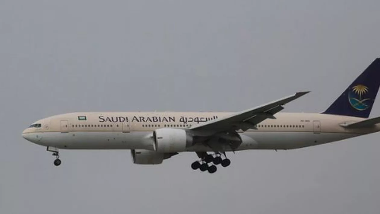 Imagini haotice din timpul unui zbor cu avionul. A fost oprit la doar câteva minute de la decolare din cauza că s-a umplut de fum (VIDEO)