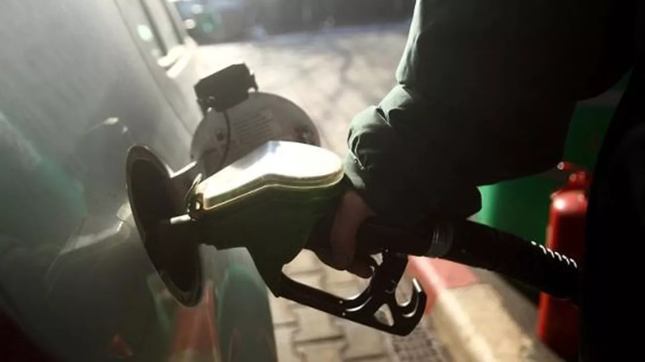Adio preț sub 5 lei la benzină: Majorarea accizei la carburanți va duce la creșterea prețurilor din magazine