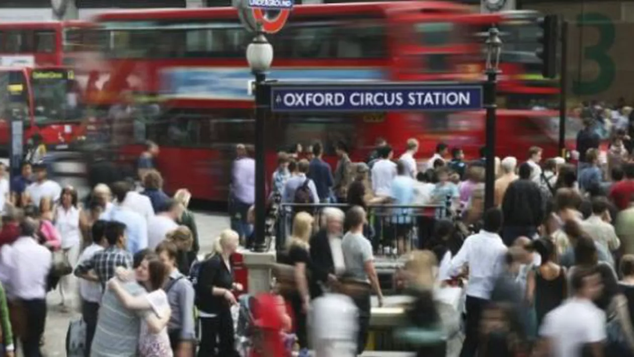 ALERTĂ la Londra! O stație de metrou, EVACUATĂ de urgență (VIDEO)