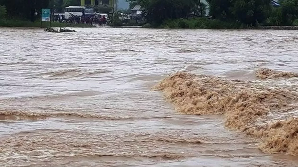 Inundații DEVASTATOARE: 30 de morți și mii de persoane sinistrate în Nepal