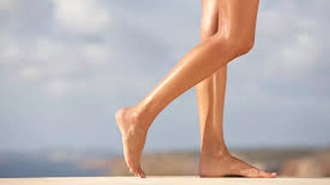 O tânără din Ploiești a ajuns să umble dezbrăcată pe stradă din cauza răzbunării prietenelor sale. Polițiștii au deschis dosar penal