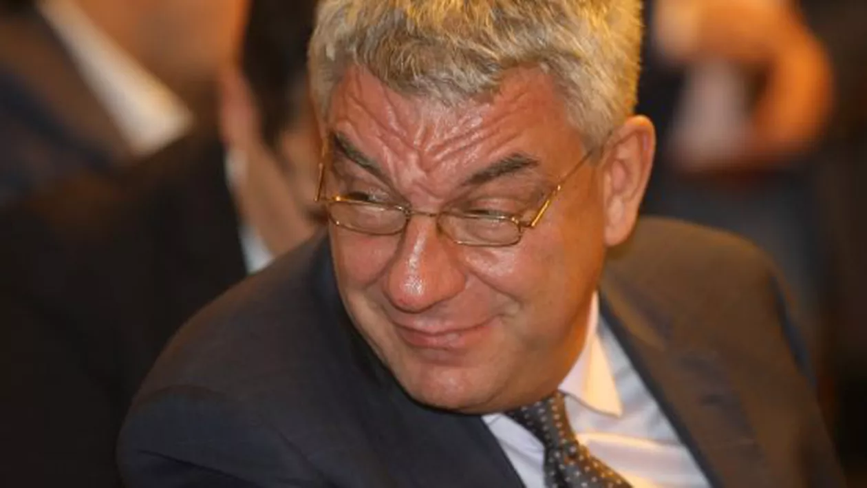 Tudose s-a întors din vacanță la clasa business și s-a îmbrățișat cu o femeie în avion