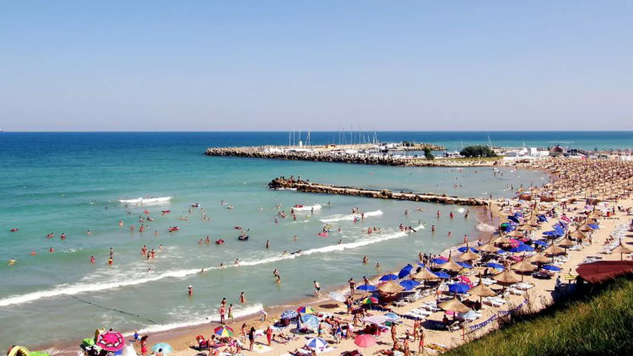 Incredibil ce au putut să facă mai mulți turiști pe litoral (FOTO)