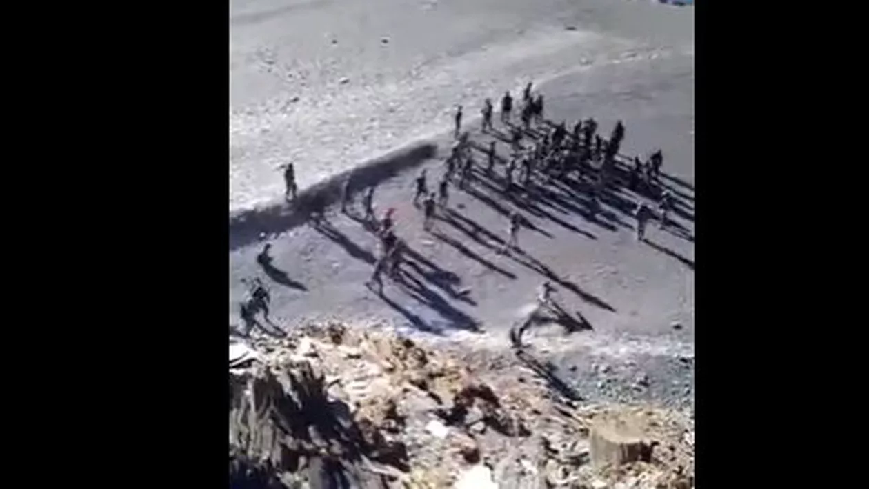 Altercație violentă între soldații armatelor din China și India: Cu ce arme ciudate se băteau militarii (VIDEO)