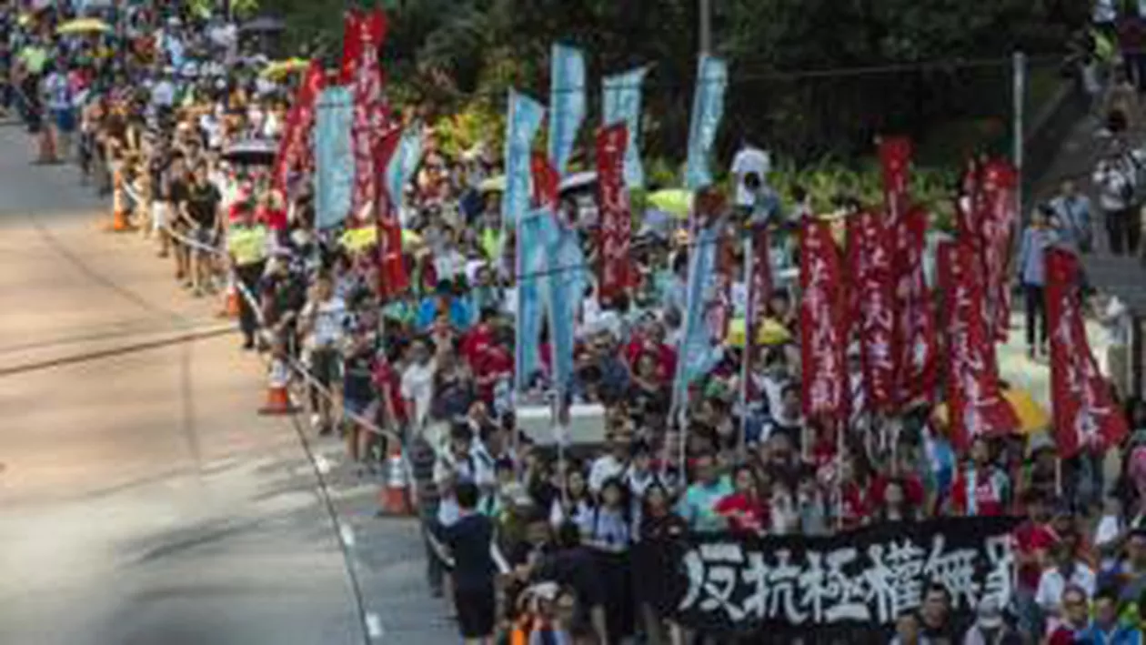 Protest de amploare în Hong Kong. Zeci de mii de oameni au ieșit în stradă