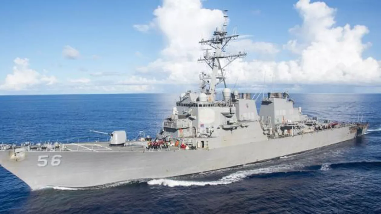 INCIDENT la est de Singapore: 10 marinari dispăruți și 5 răniți după coliziunea dintre o navă militară americană și un vas comercial