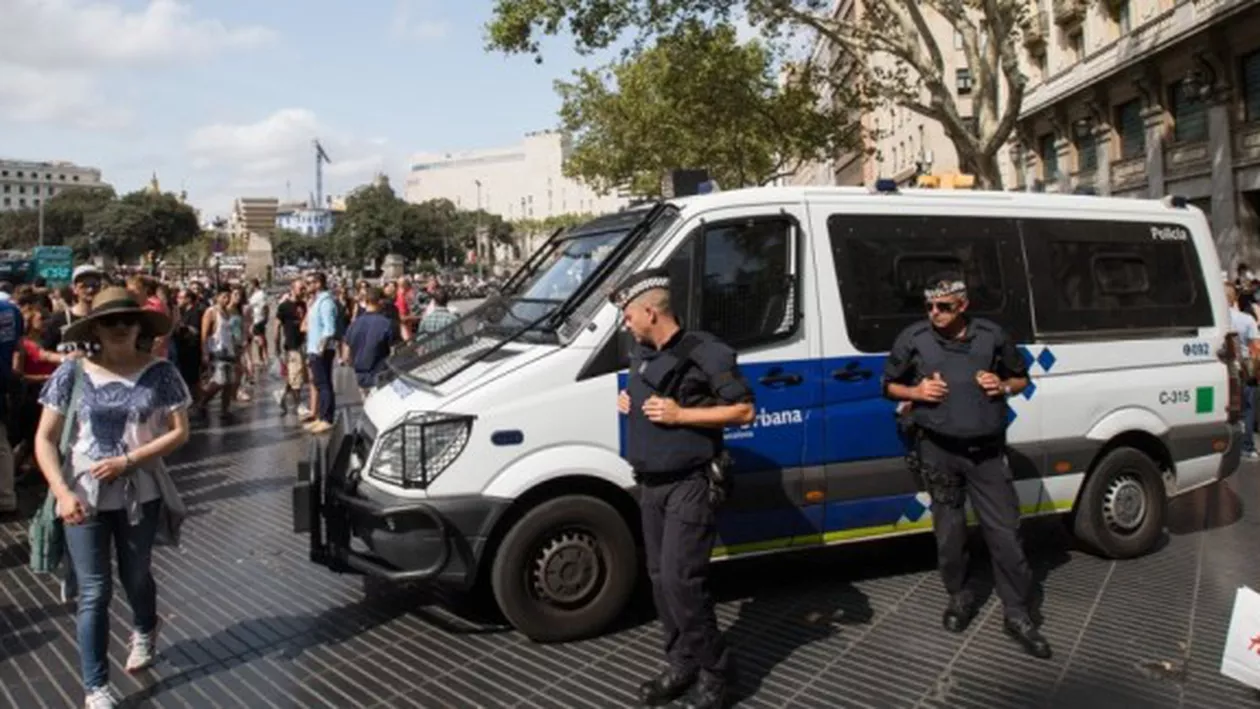 Un individ cu o centură cu EXPLOZIBIL a fost ÎMPUȘCAT lângă Barcelona