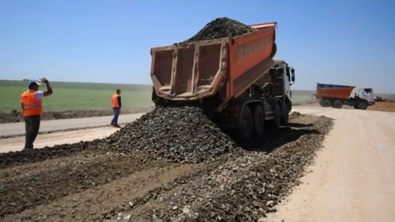 Șoseaua MELCULUI:  Trebuia să fie funcțională în iulie, dar e gata doar 14% din ea!  